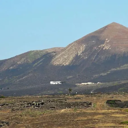 Апартаменты With Volcanic Views *