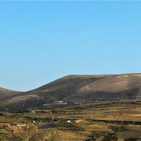 Апартаменты With Volcanic Views *